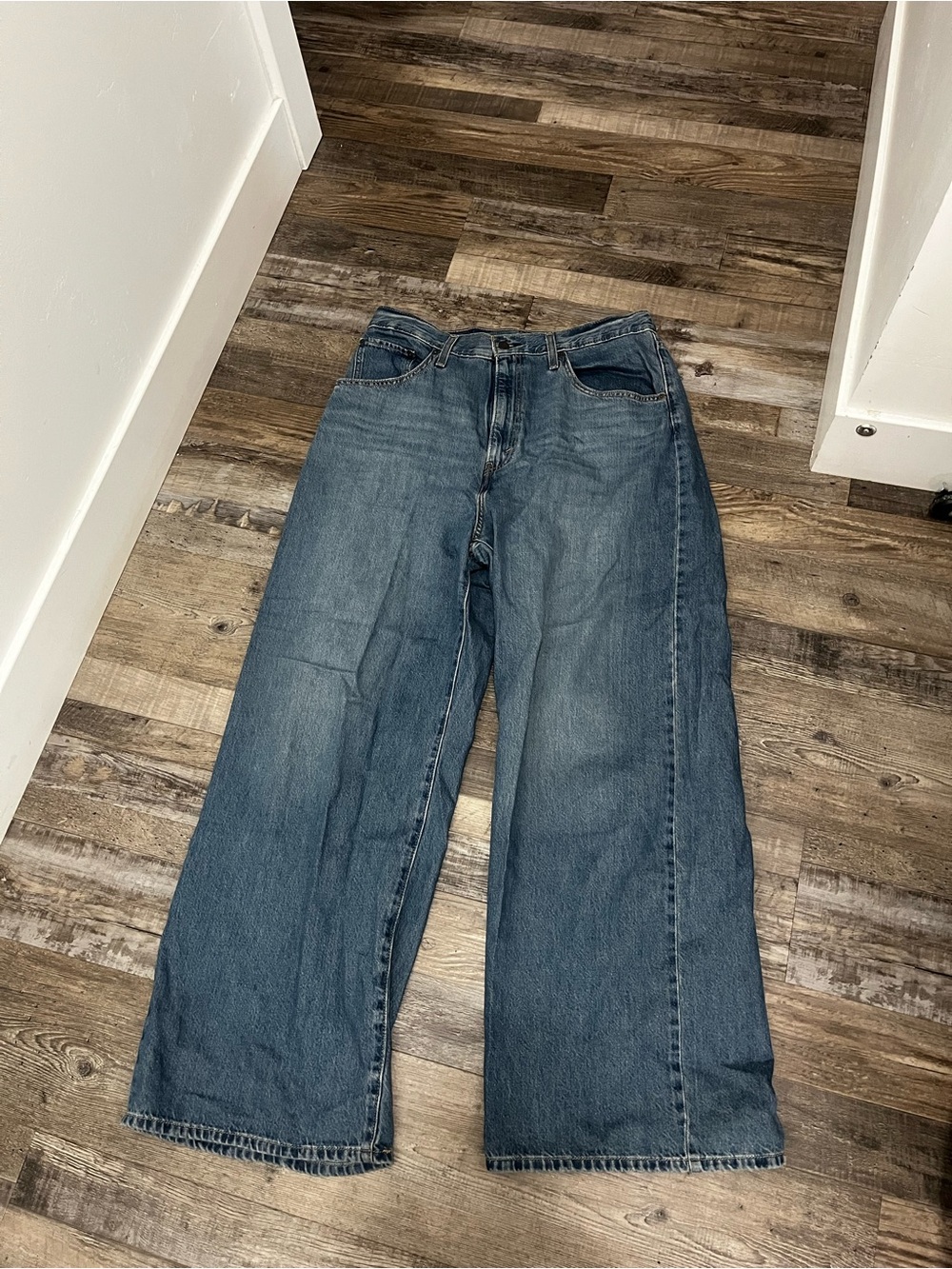 Levi's Cinch Baggy Jeans